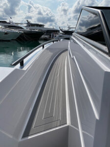 Rio Yachts Daytona, cubiertas laterales