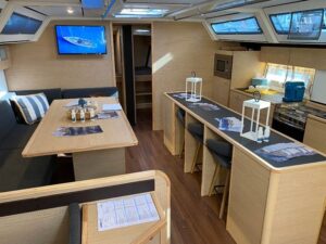 kufner-yachts-italia-dinette
