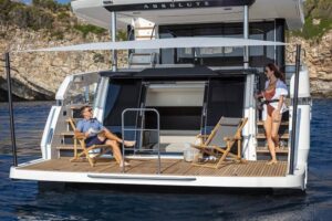 navetta-64-best-boats-beach-club